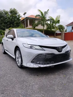Toyota Camry XLE 4dr Sedan (2.5L 4cyl 6A) 2017 White