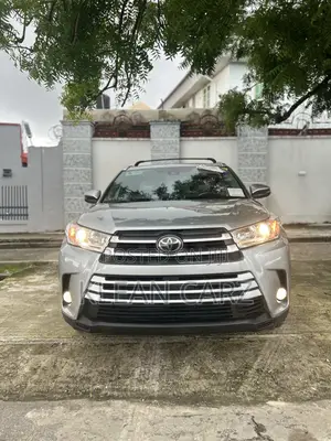 Toyota Highlander XLE 4x4 V6 (3.5L 6cyl 8A) 2017 Gray
