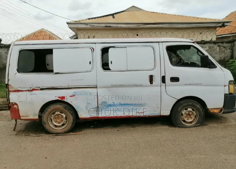 Toyota HiAce 2004 White