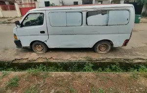 Toyota HiAce 2004 White
