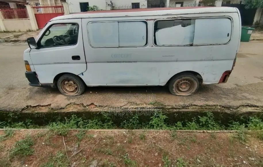 Toyota HiAce 2004 White