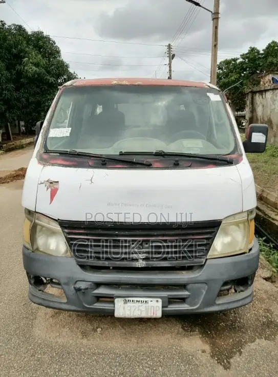Toyota HiAce 2004 White