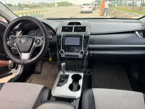 Toyota Camry SE 4dr Sedan (2.5L 4cyl 6A) 2014 Gray