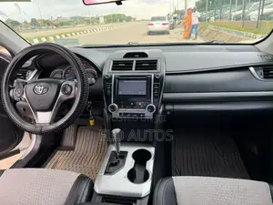 Toyota Camry SE 4dr Sedan (2.5L 4cyl 6A) 2014 Gray