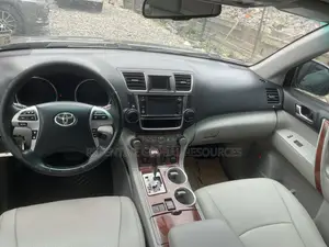 Toyota Highlander Limited 2012 Gray