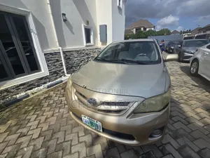 Toyota Corolla LE 4dr Sedan (1.8L 4cyl 4A) 2011 Gold