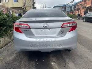 Toyota Camry SE 4dr Sedan (2.5L 4cyl 6A) 2012 Silver