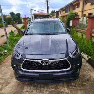Toyota Highlander XLE 2021 Blue