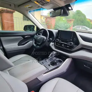 Toyota Highlander XLE 2021 Blue