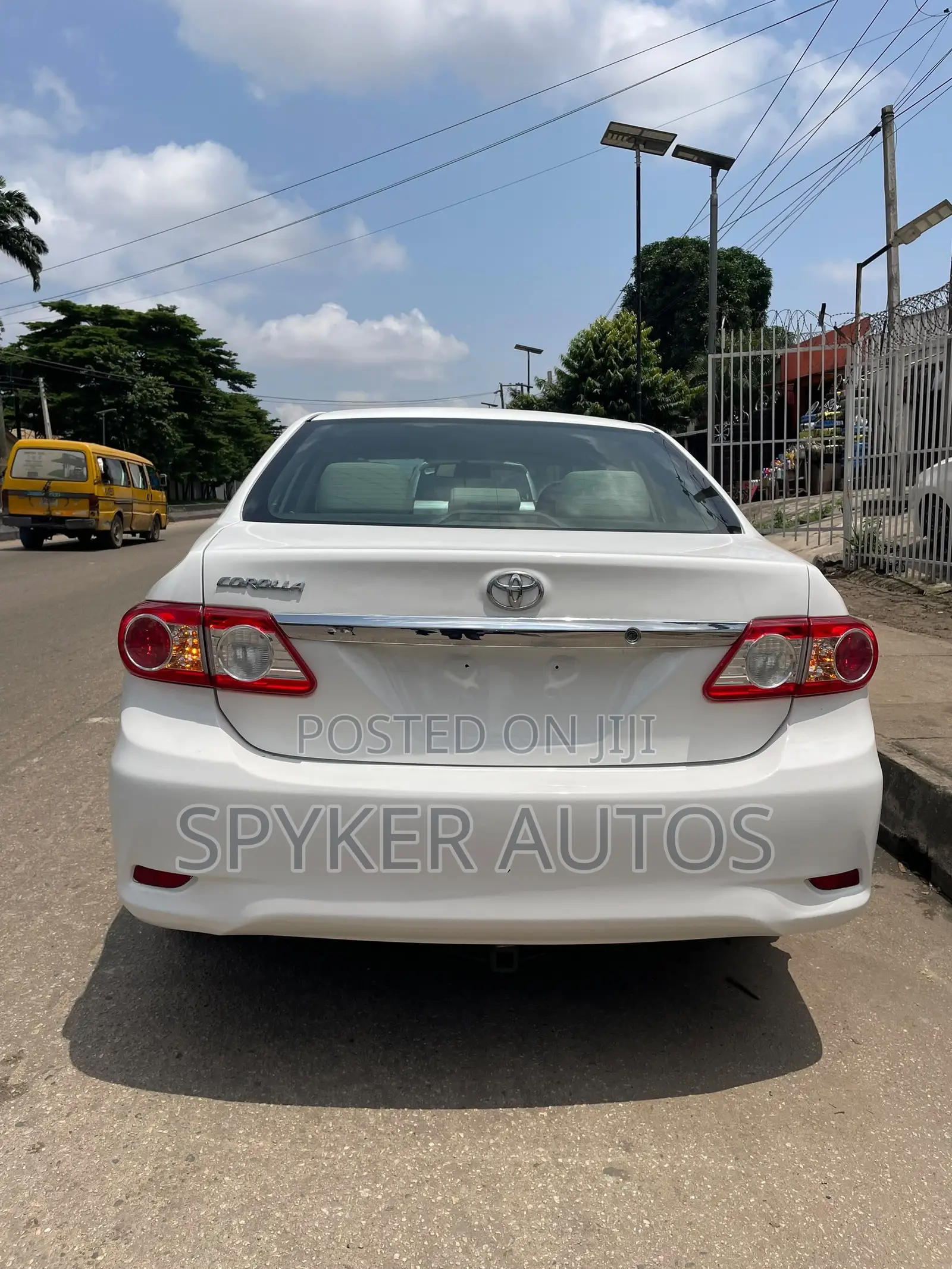 Toyota Corolla 2011 White