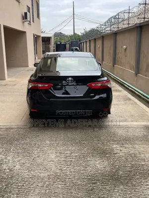 Toyota Camry SE FWD (2.5L 4cyl 8AM) 2018 Black