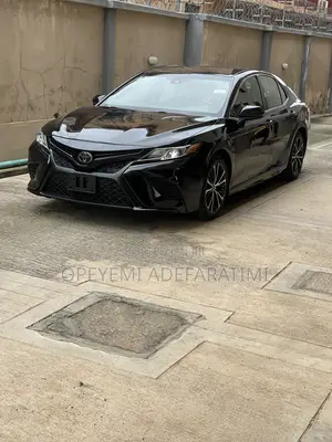 Toyota Camry SE FWD (2.5L 4cyl 8AM) 2018 Black