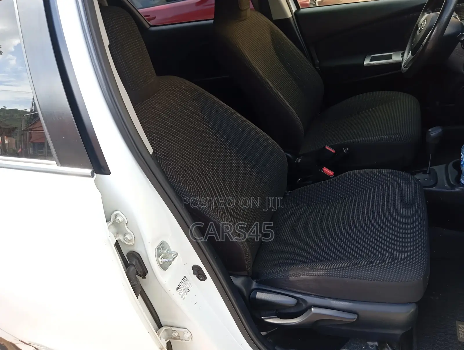 Toyota Vitz 2016 White