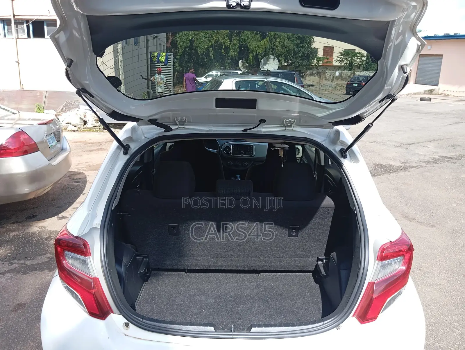 Toyota Vitz 2016 White