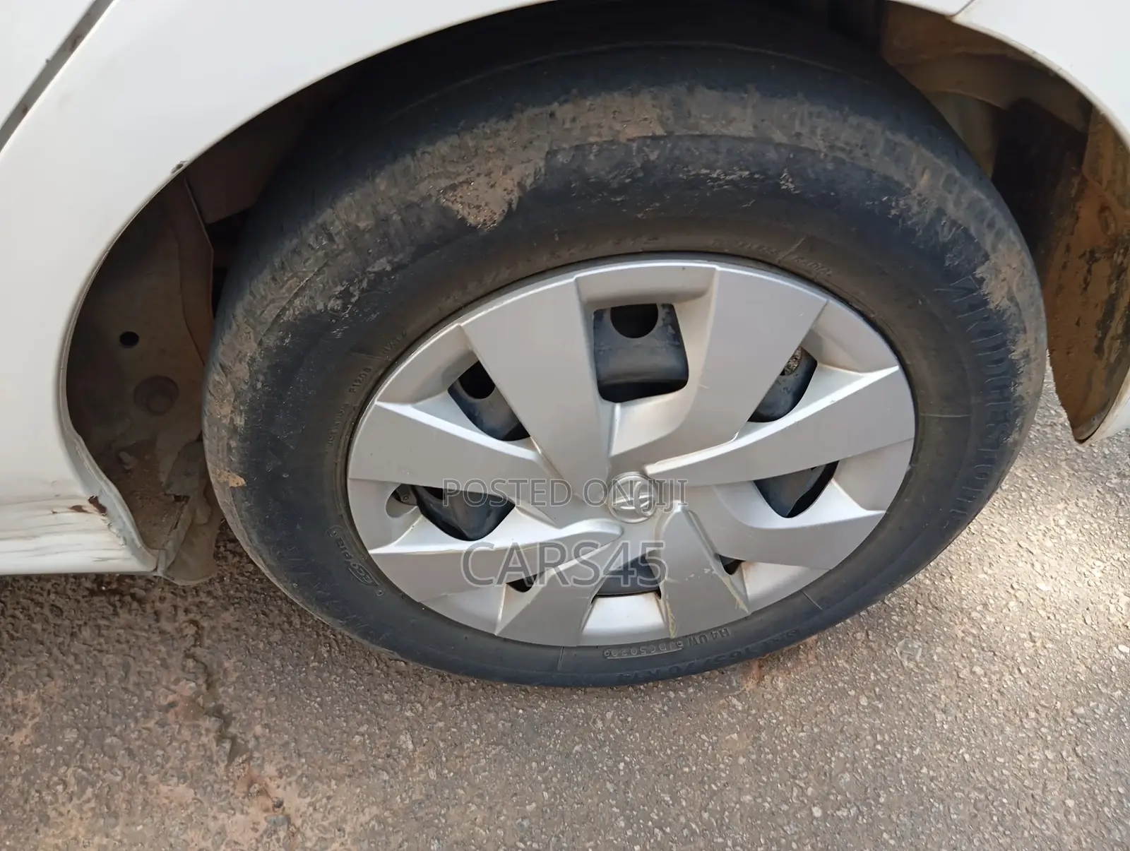 Toyota Vitz 2016 White