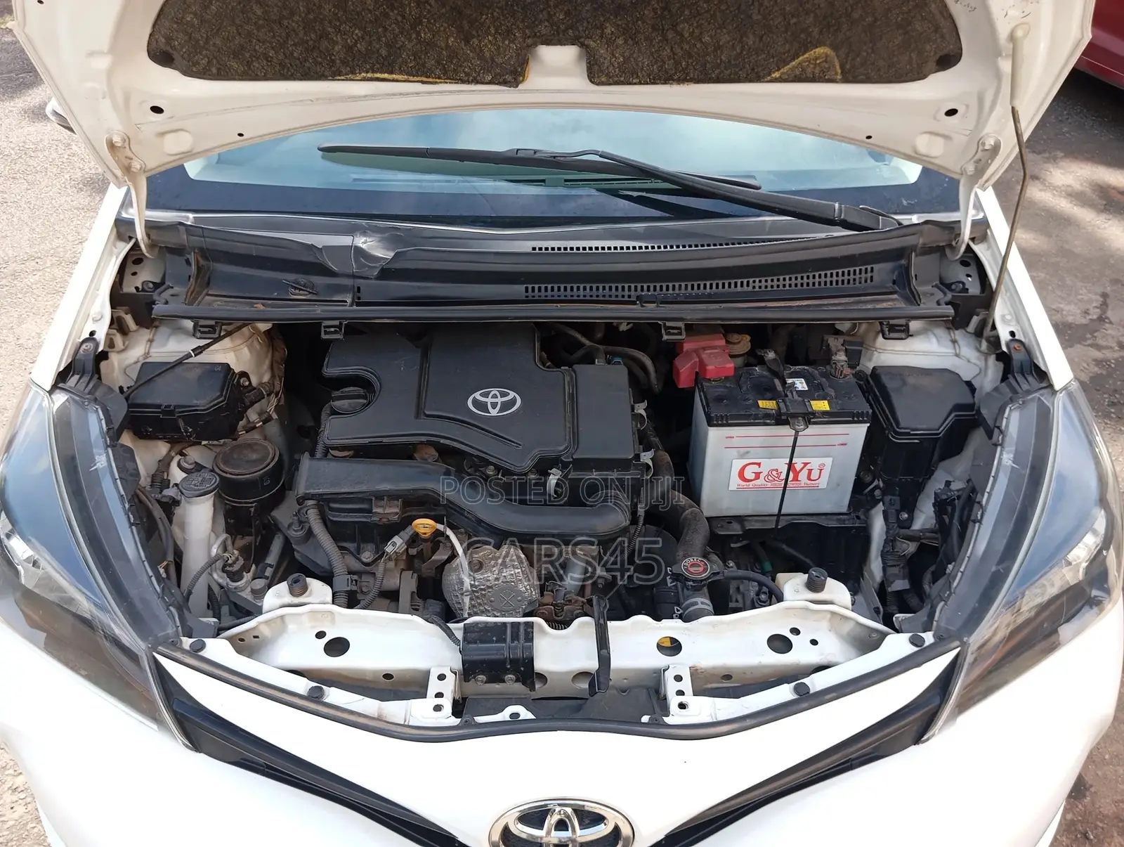 Toyota Vitz 2016 White
