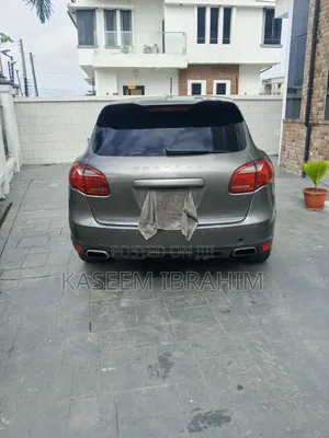 Porsche Cayenne 2012 Gray