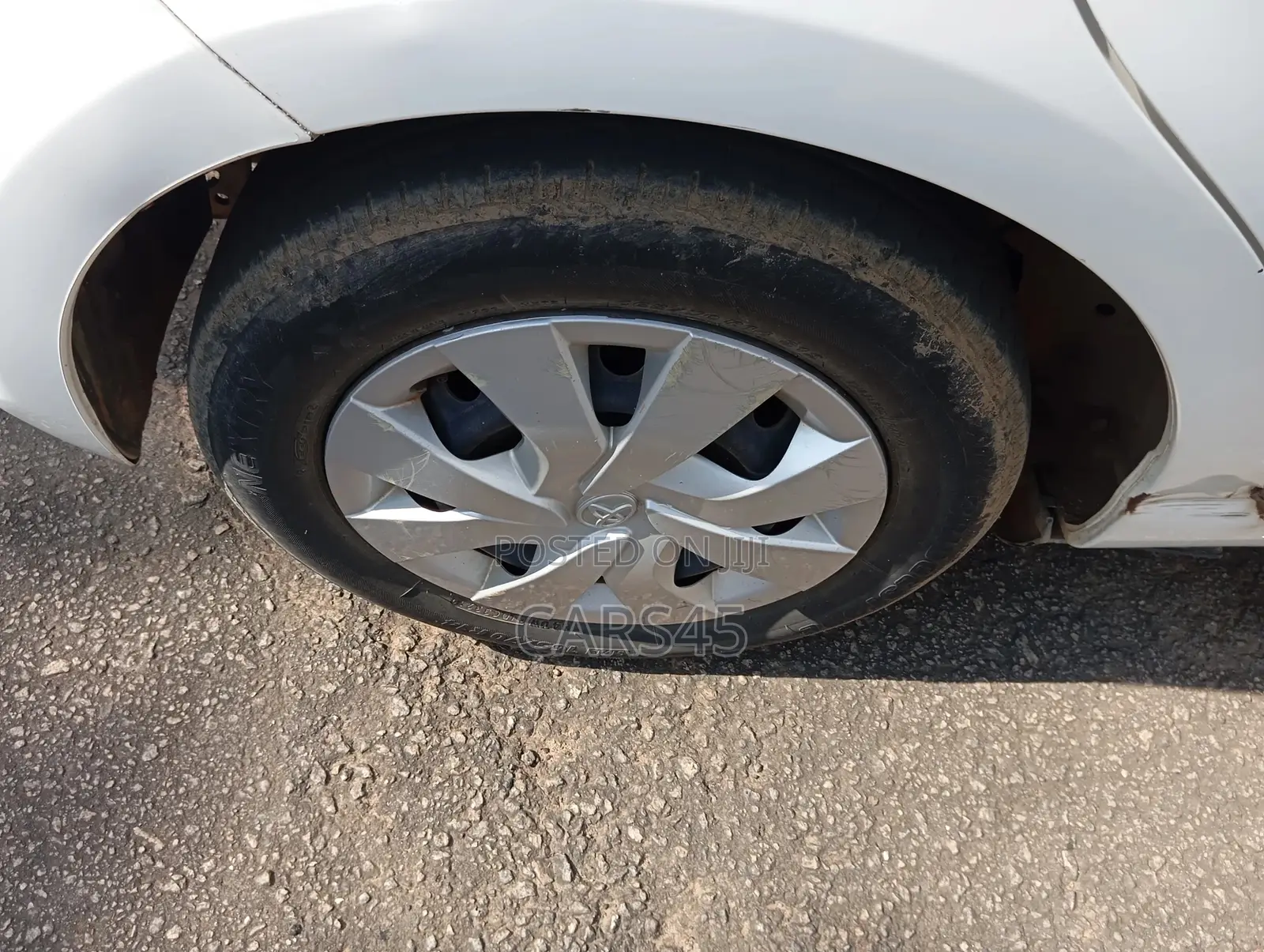 Toyota Vitz 2016 White