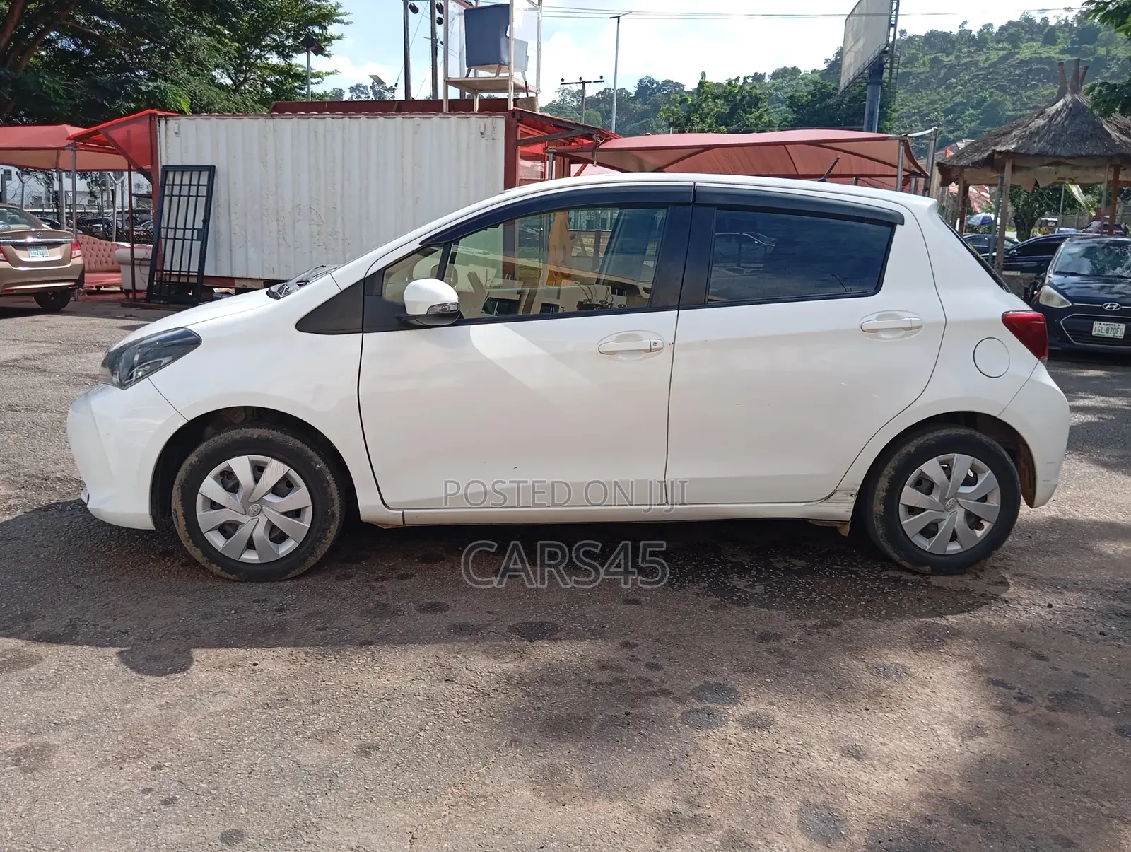 Toyota Vitz 2016 White