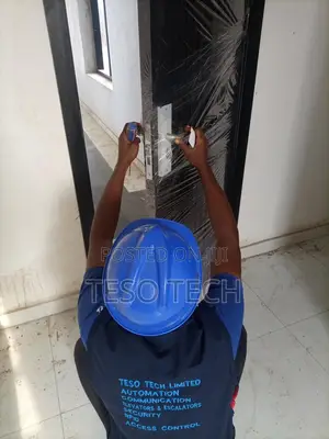 Card Locks With Advanced Security Features