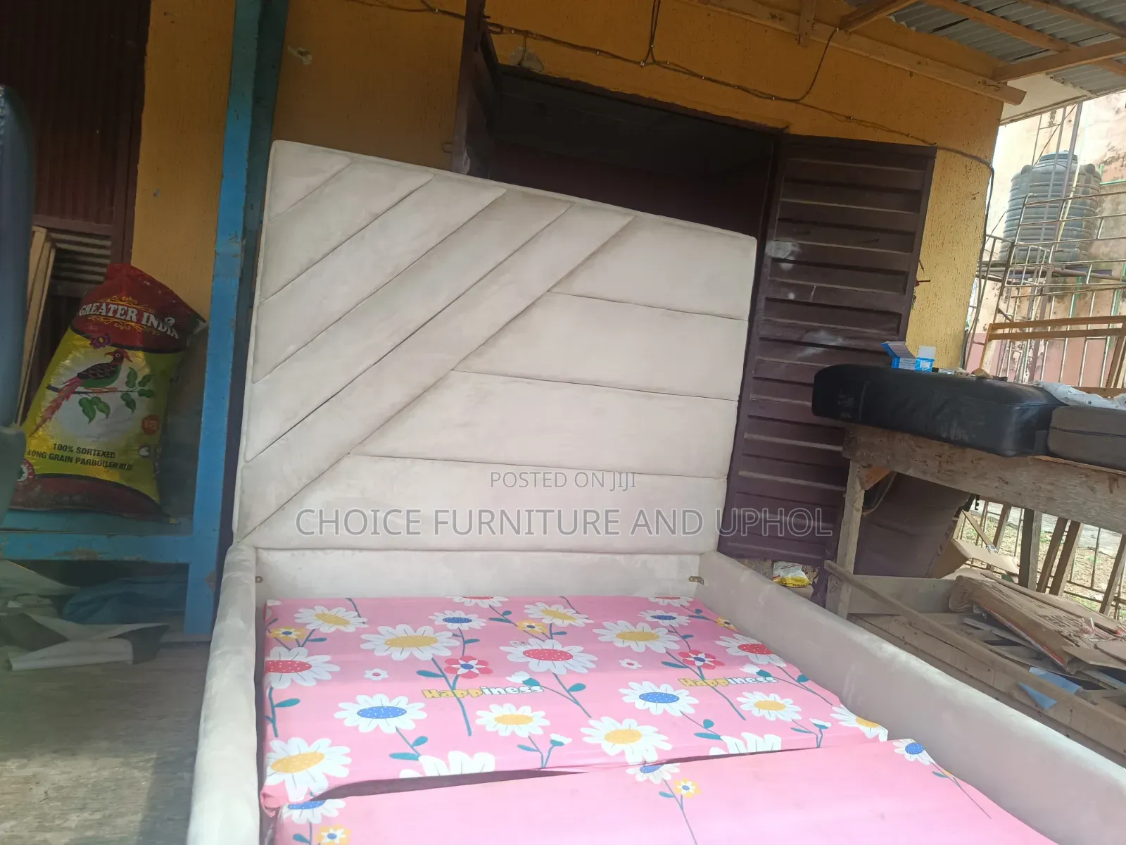 Bed 4 and 1/2 Bed 🛏 by 6