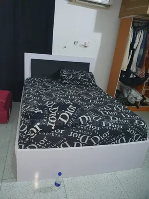 4.5 by 6 Bedframe for Sale