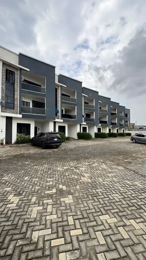 5bdrm Townhouse/Terrace in Life Camp Main for sale
