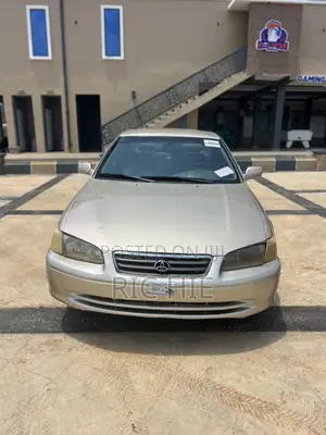 Toyota Camry 2001 Gold