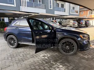 Mercedes-Benz GLA 250 2018 Blue