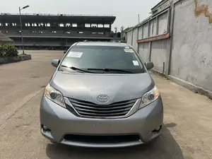 Toyota Sienna XLE 7 Passenger Mobility 2011 Gray