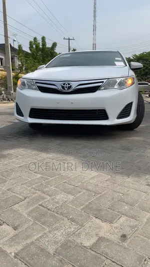 Toyota Camry LE 4dr Sedan (2.5L 4cyl 6A) 2013 White