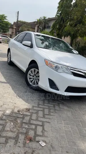 Toyota Camry LE 4dr Sedan (2.5L 4cyl 6A) 2013 White