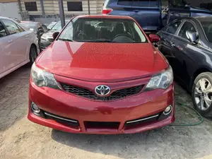Toyota Camry SE 4dr Sedan (2.5L 4cyl 6A) 2013 Red