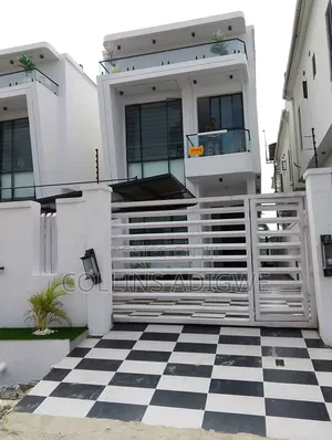 5bdrm Duplex in Behind Blenco for sale
