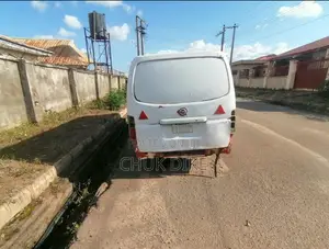 Toyota HiAce 2004 White