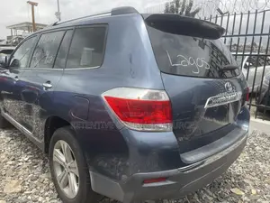 Toyota Highlander Limited 3.5l 4WD 2013 Blue