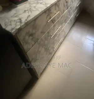 6 Face Wardrobe.