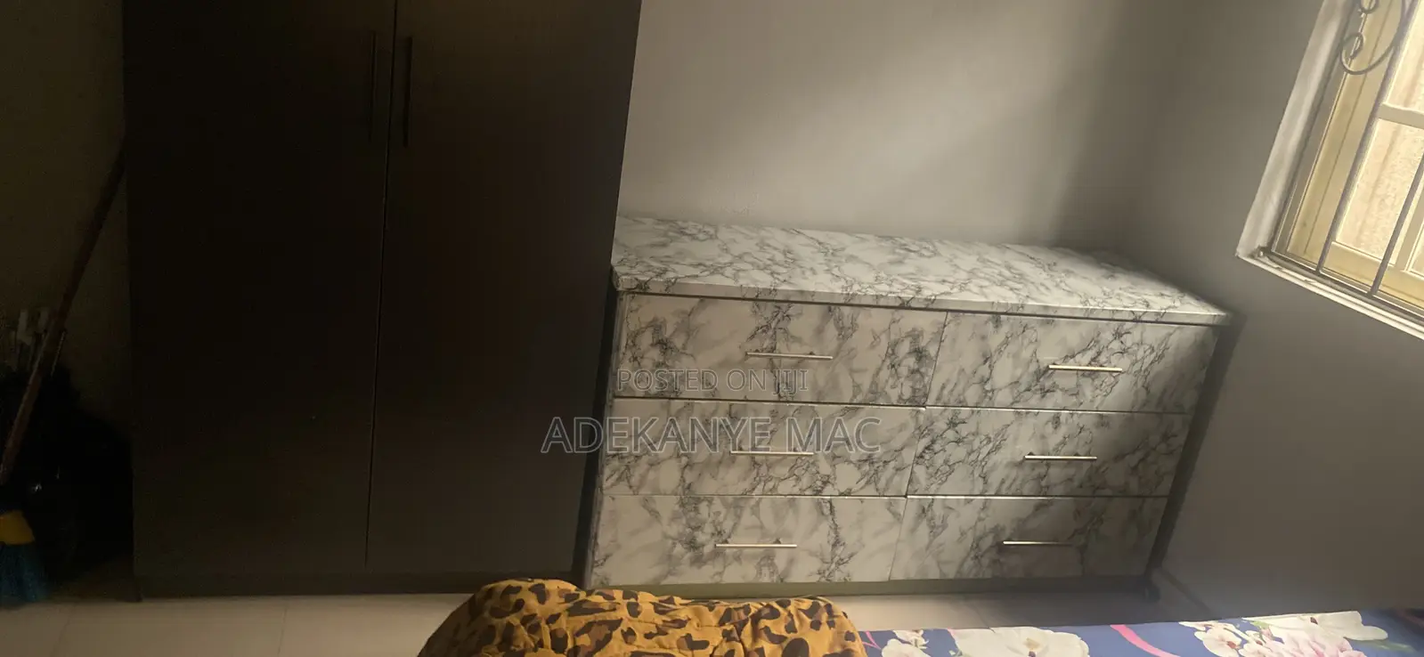 6 Face Wardrobe.