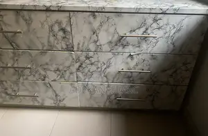 6 Face Wardrobe.