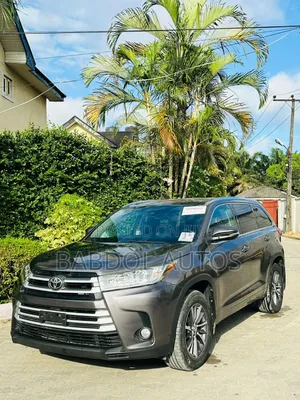Toyota Highlander XLE 4x4 V6 (3.5L 6cyl 8A) 2017 Gray