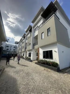 4bdrm Duplex in Jahi Gilmore,Close for sale
