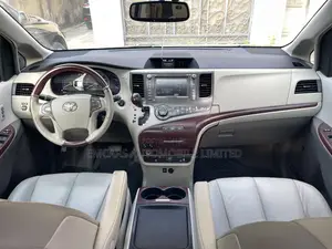 Toyota Sienna Limited 7 Passenger 2010 White
