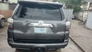 Toyota 4-Runner Limited 4WD 2010 Gray