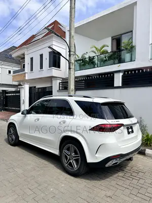 Mercedes-Benz 2024 2024 Off white