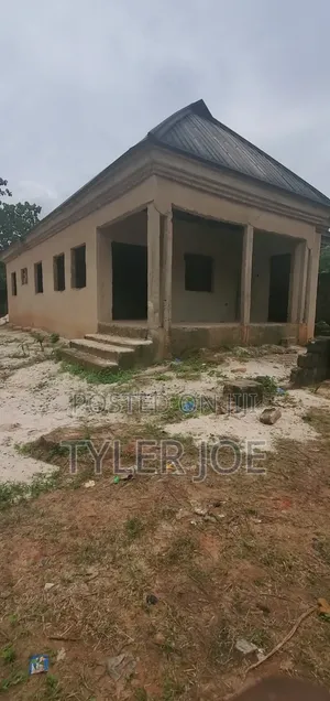 3bdrm Bungalow in Benin City for sale