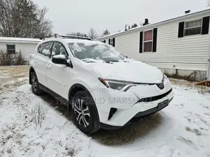 Toyota RAV4 LE AWD (2.5L 4cyl 6A) 2017 White