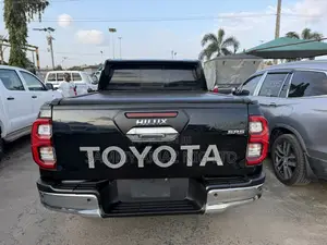 Toyota Hilux 2022 Black