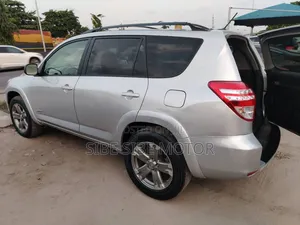 Toyota RAV4 2010 Silver