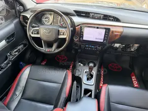 Toyota Hilux 2022 Black