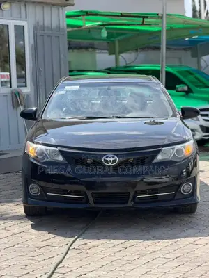 Toyota Camry SE Sport 4dr Sedan w/Prod. End 11/13 (2.5L 4cyl 6A) 2014